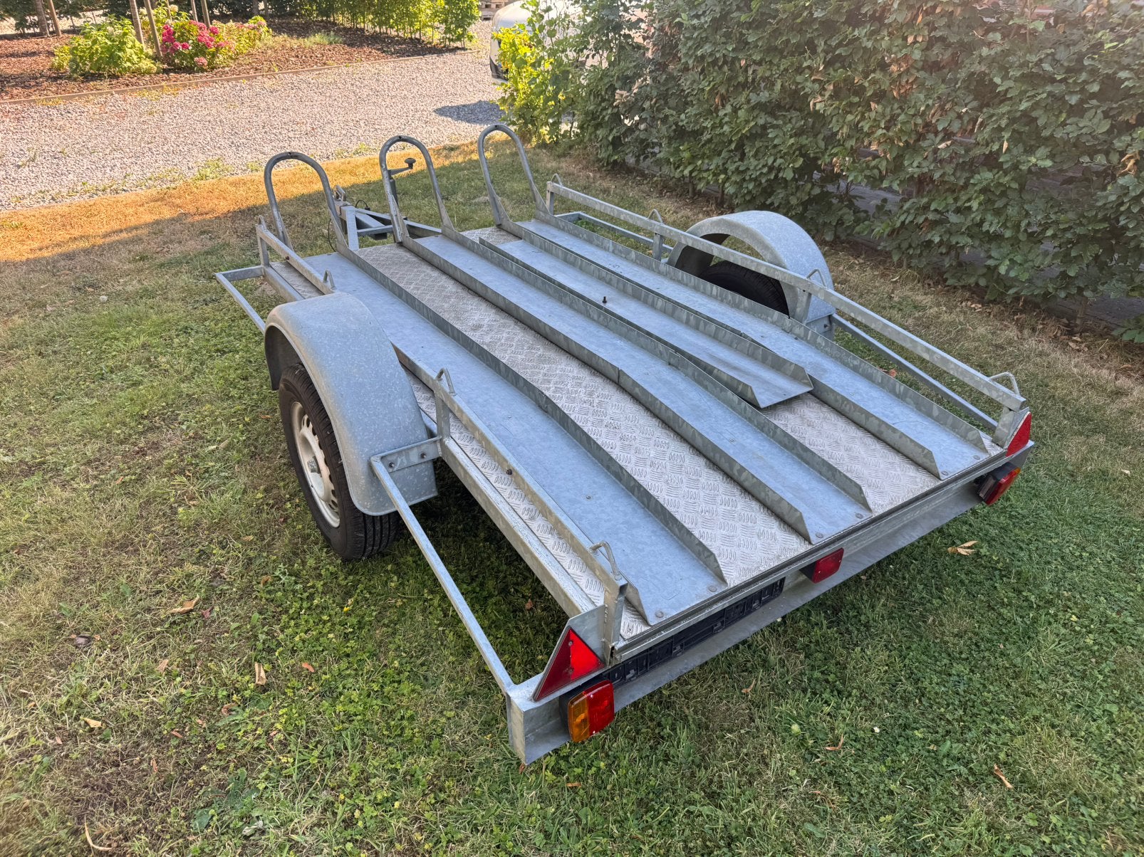 TE HUUR: Motortrailer aanhangwagen max 3 motoren of scooters, Ophalen, Gebruikt