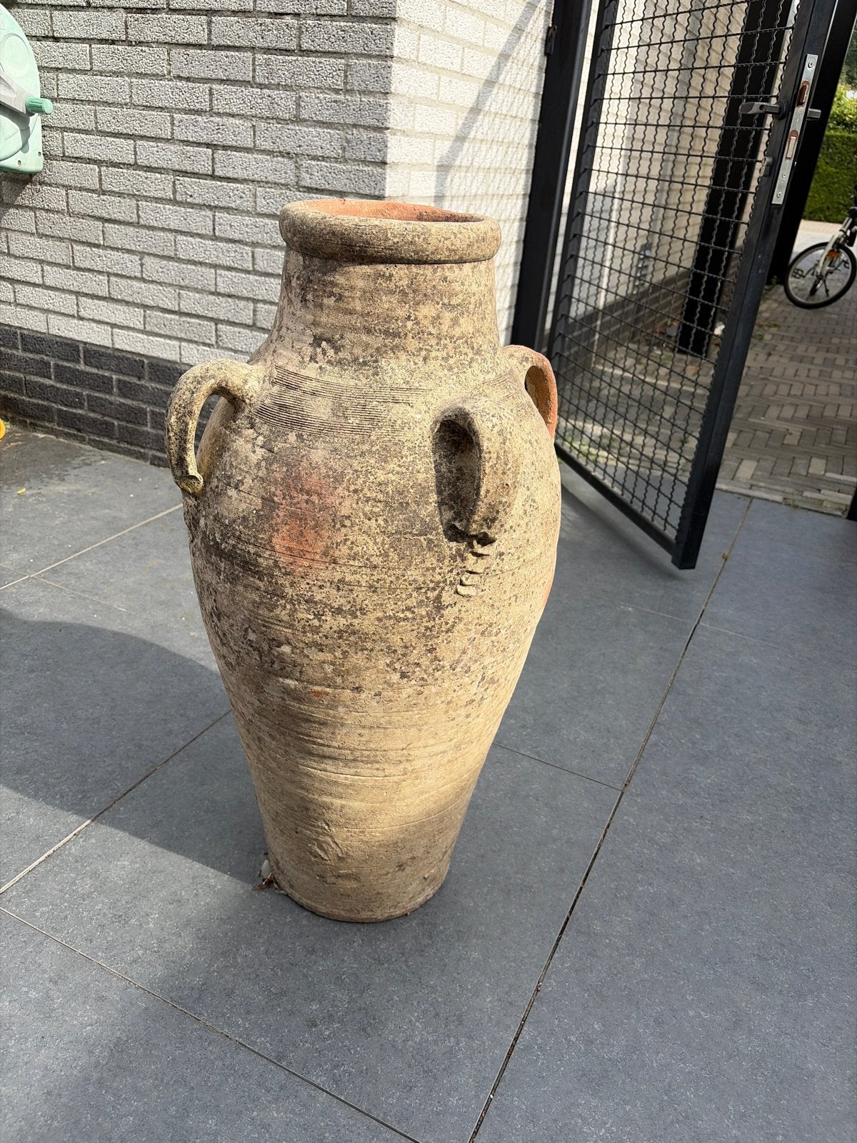 Grote oude vaas, 80 cm hoog, vijveruitloop of plantenbak, Antiek en Kunst, Antiek | Vazen, Ophalen