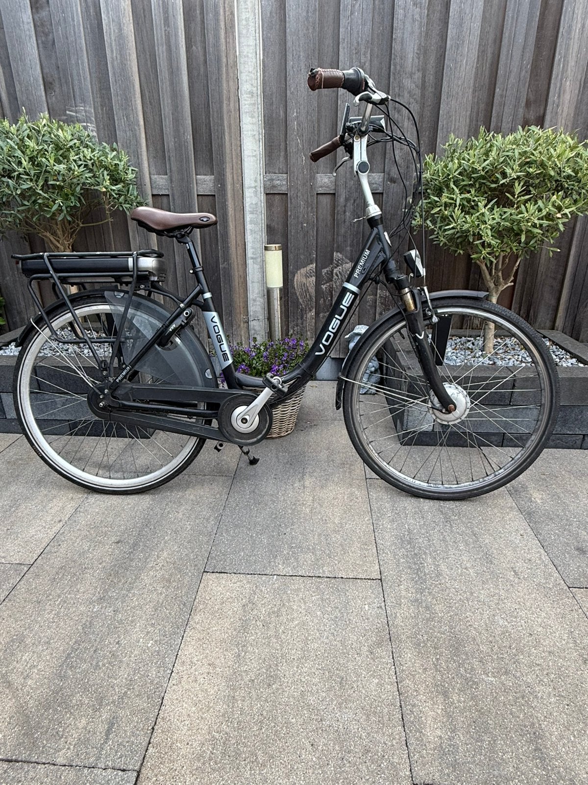 Vogue Premium Elektrische Damesfiets, 51 tot 55 cm, Ophalen, Zo goed als nieuw, Overige merken