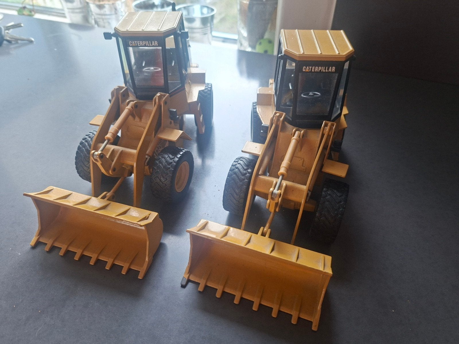 2 joal caterpillar 918F loaders, Ophalen of Verzenden, Zo goed als nieuw, Overige typen, Overige merken