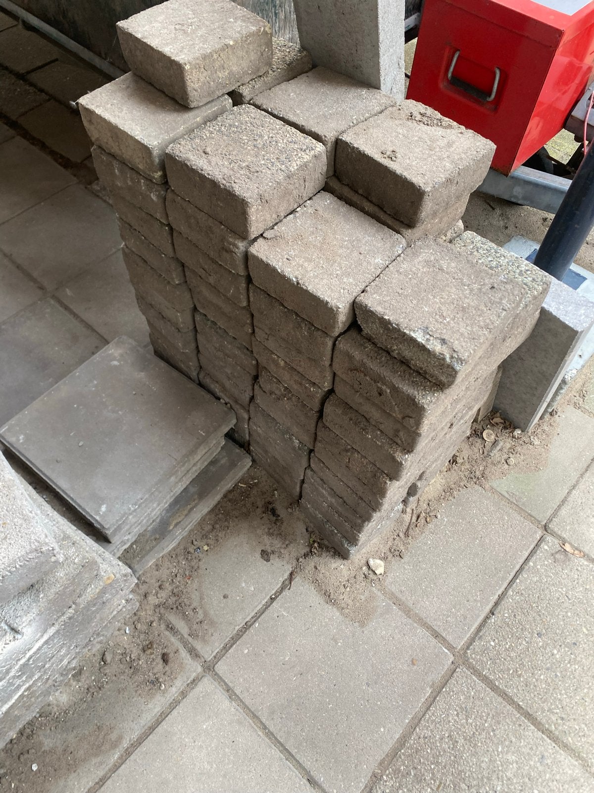 Gebruikte terrastegels en klinkers gratis af te halen, Overige materialen, Gebruikt, 20 tot 40 cm, 10 m² of meer