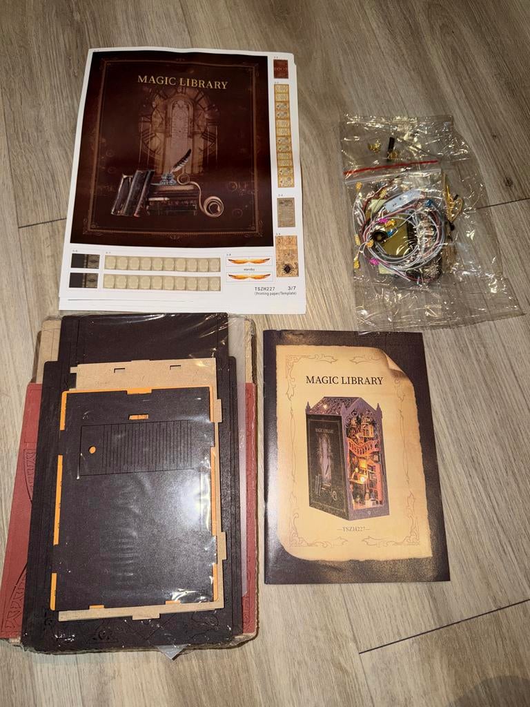 DIY Boekenhoekje 'Magic Library' - Nieuw in verpakking, Ophalen of Verzenden, Nieuw, 1:50 tot 1:144
