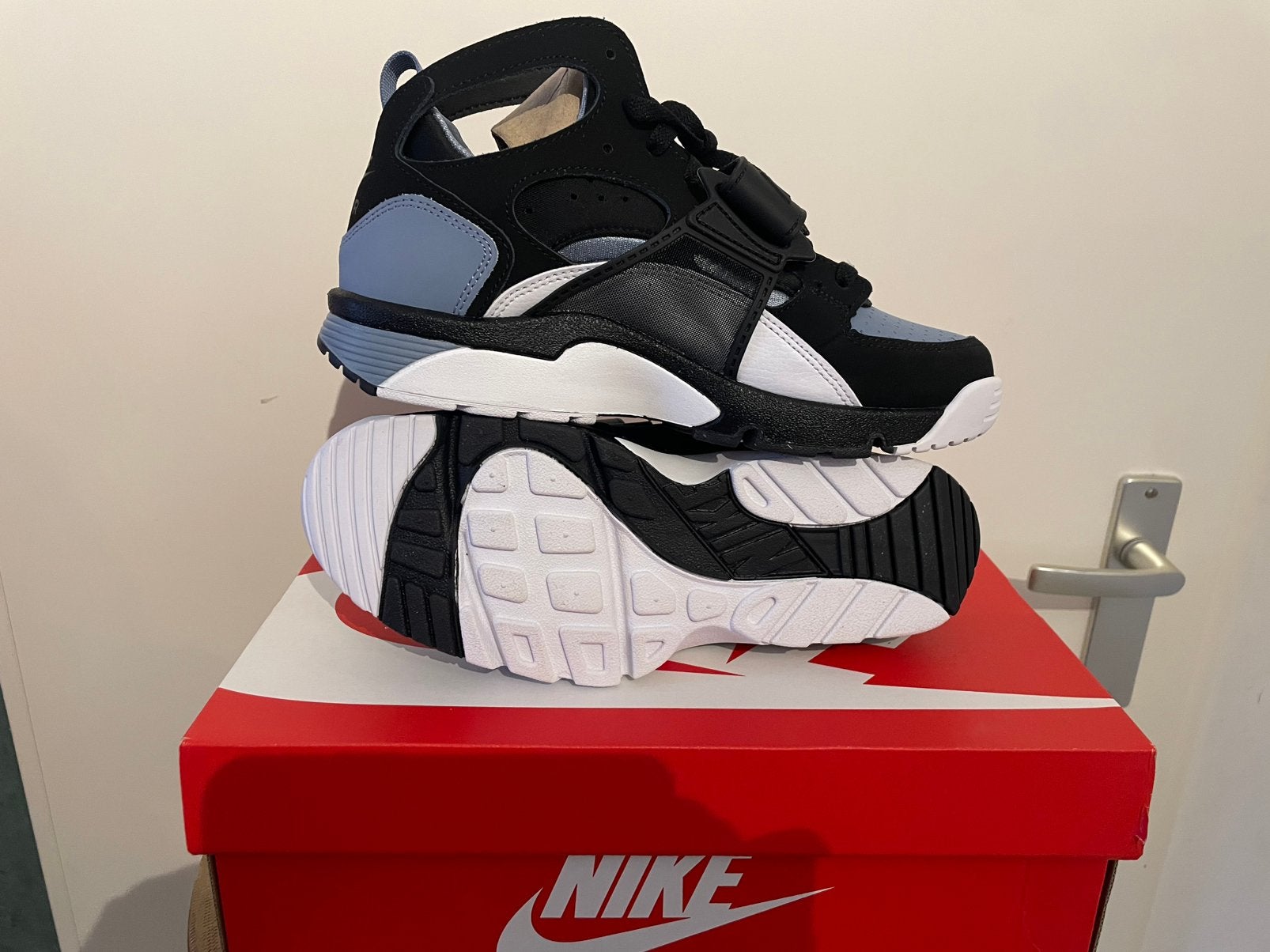 Nike air trainer huarance “black cool blue”., Blauw, Nieuw, Ophalen of Verzenden, Sneakers of Gympen