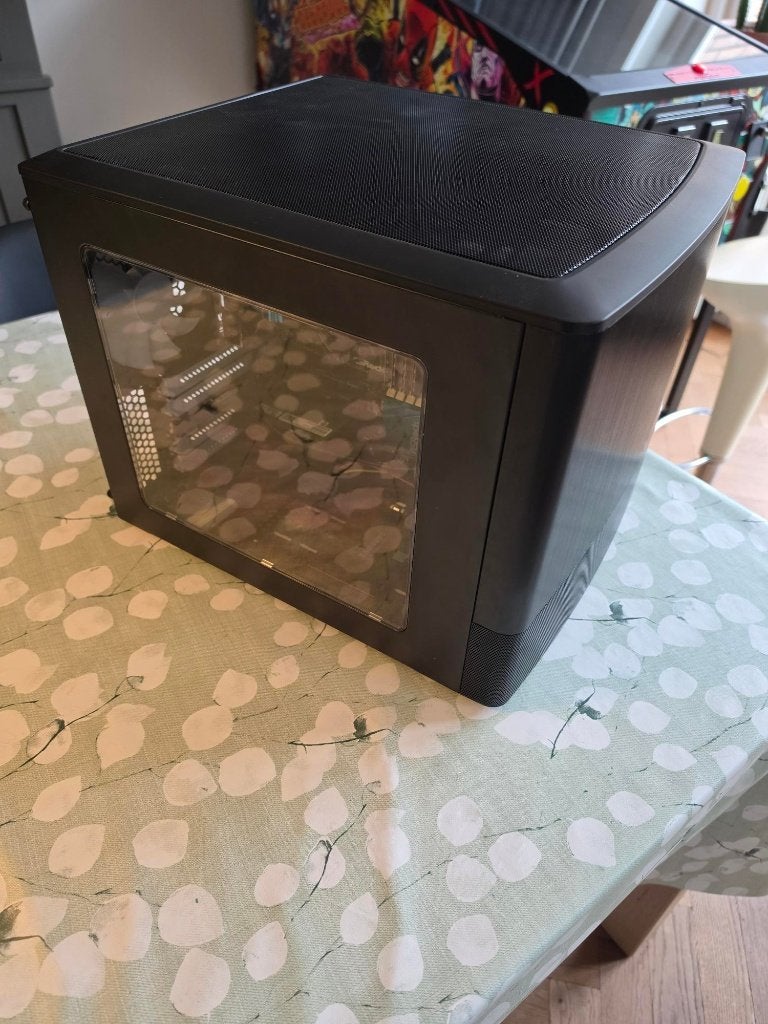 Fractal Node 804 Home Server / NAS – Xeon E3, 32GB RAM, SSD, Computers en Software, Servers, Ophalen, 32 GB, 3 tot 4 Ghz, Gebruikt