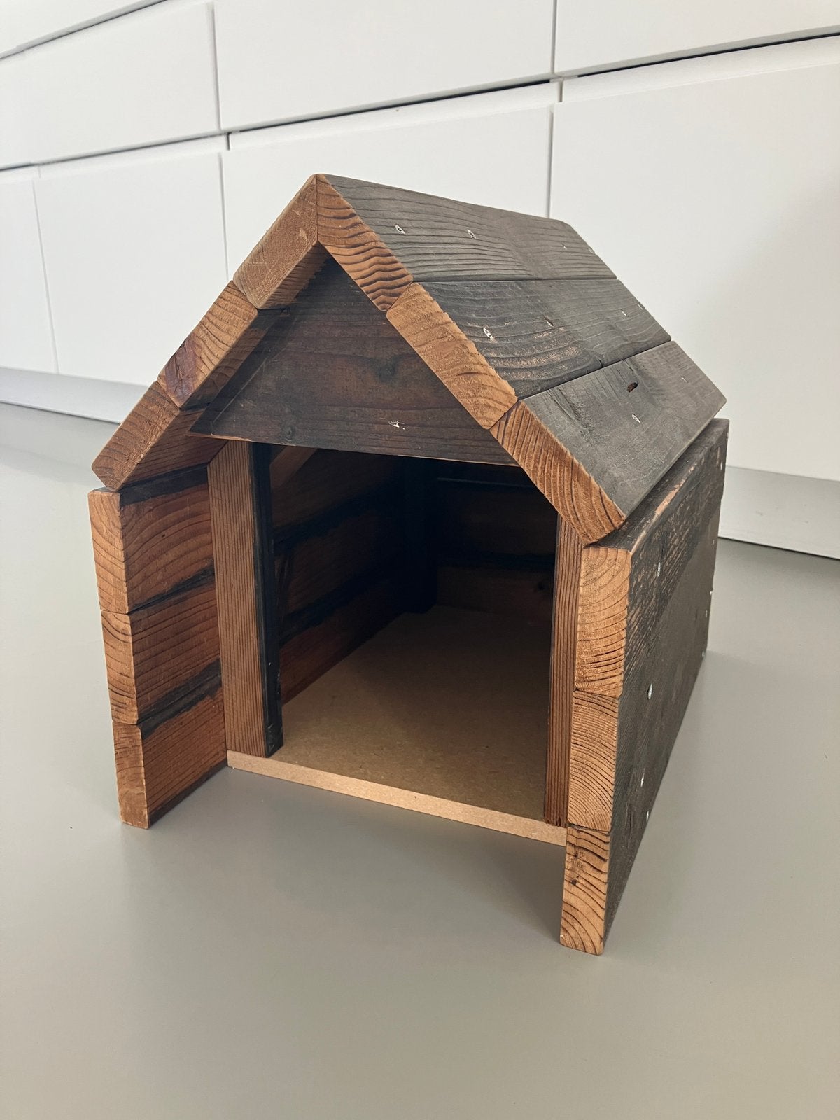 Huisje van duurzaam hout voor kat of poes, Ophalen, Zo goed als nieuw, Overige