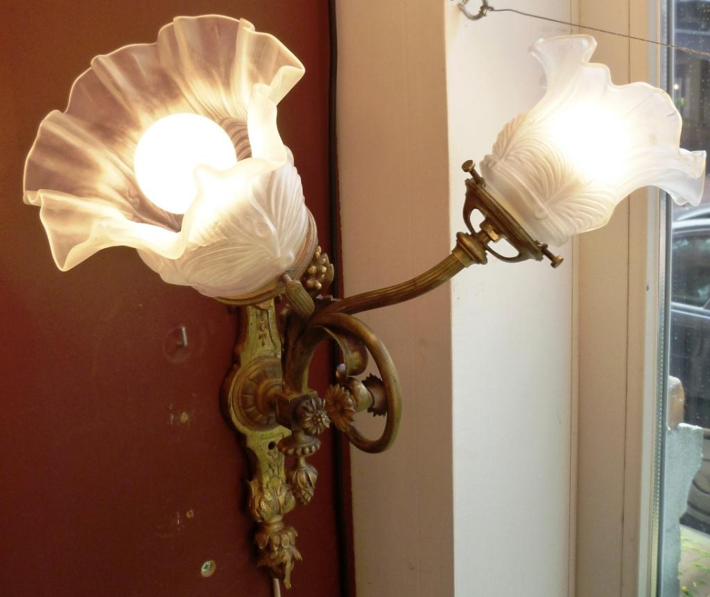 Bronzen Napoleon III wandlamp met originele kapjes ca 1890 ., Antiek en Kunst, Ophalen of Verzenden
