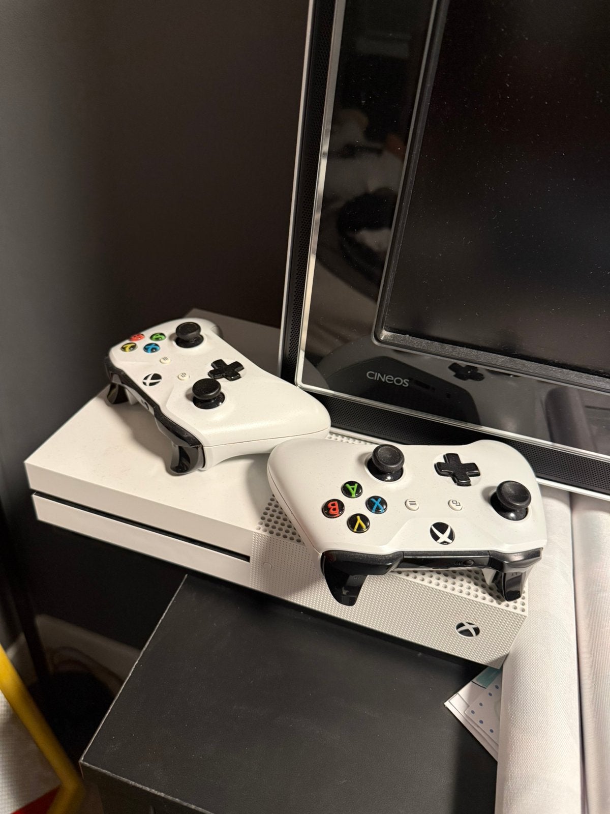 Xbox one Tekoop, Met 2 controllers, Xbox One S, Ophalen of Verzenden, Zo goed als nieuw
