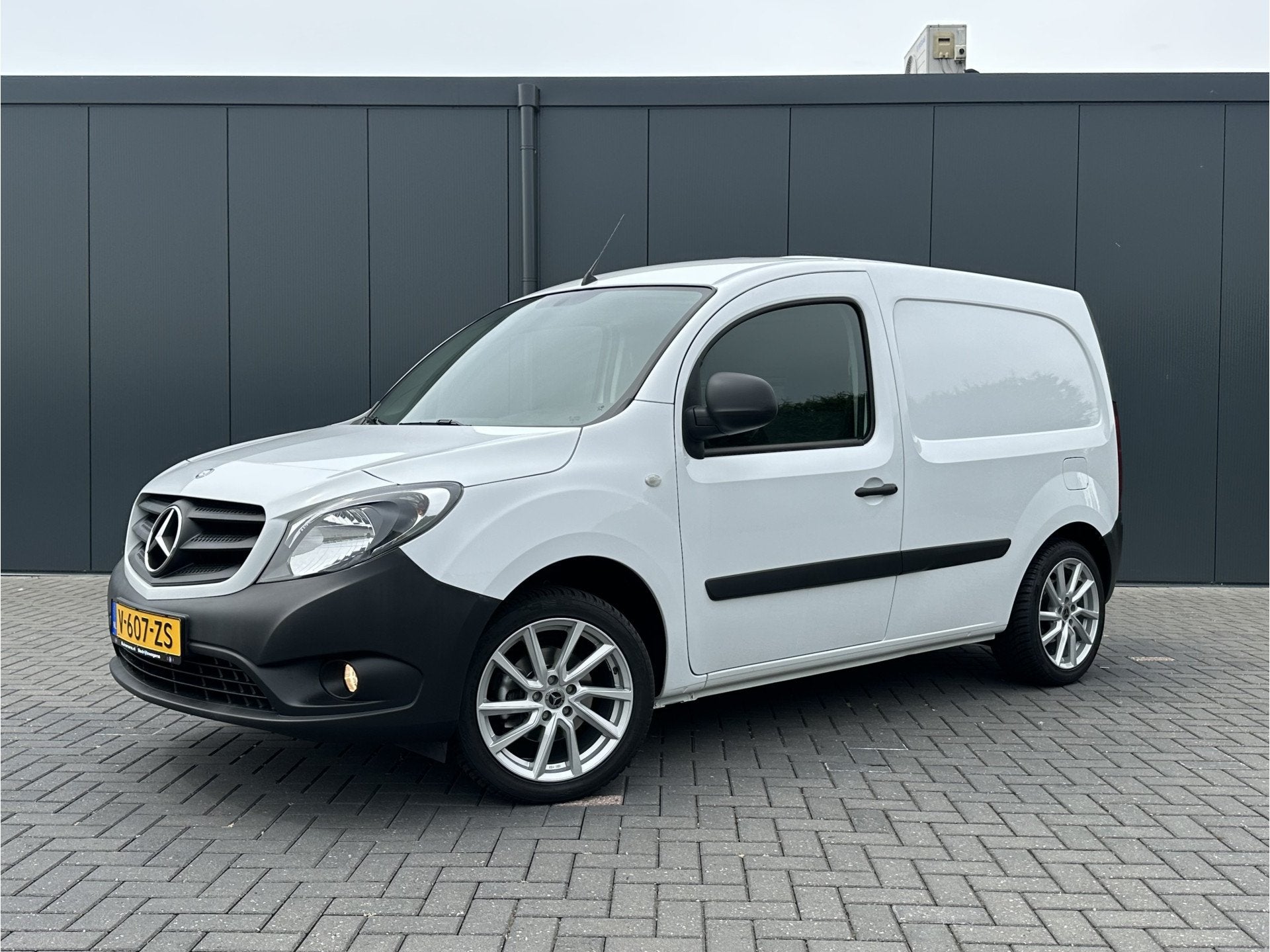 Mercedes-Benz Citan 112 BENZINE 115 PK / BPM VRIJ / 1e EIGEN, Auto's, Voorwielaandrijving, Gebruikt, Euro 6, 4 cilinders