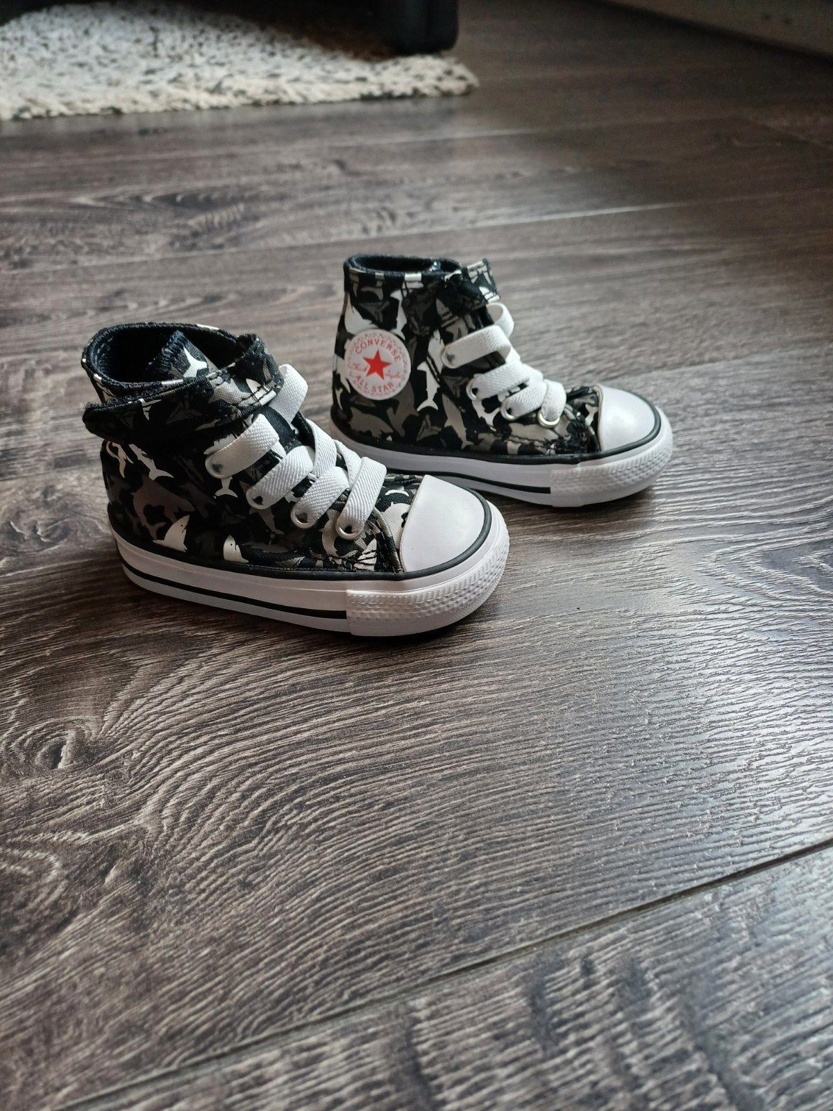 Nieuwe camouflage schoenen maat 19 voor stoere kindjes, Converse, Jongen of Meisje, Schoenen, Nieuw