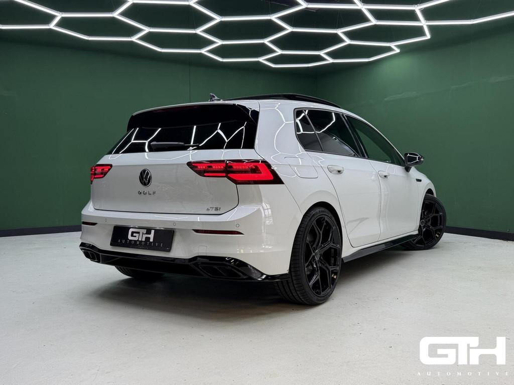 Volkswagen Golf 1.5 eTSI R-Line H/K | IQ | Keyless | Pano, 1498 cc, 4 cilinders, 150 pk, Wit