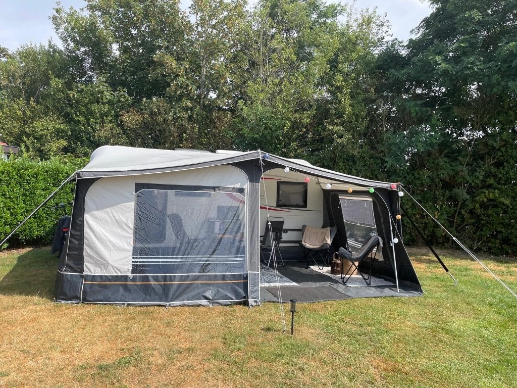 Burstner caravan met stapelbed, Dwars-stapelbed, Treinzit, Particulier, Bürstner
