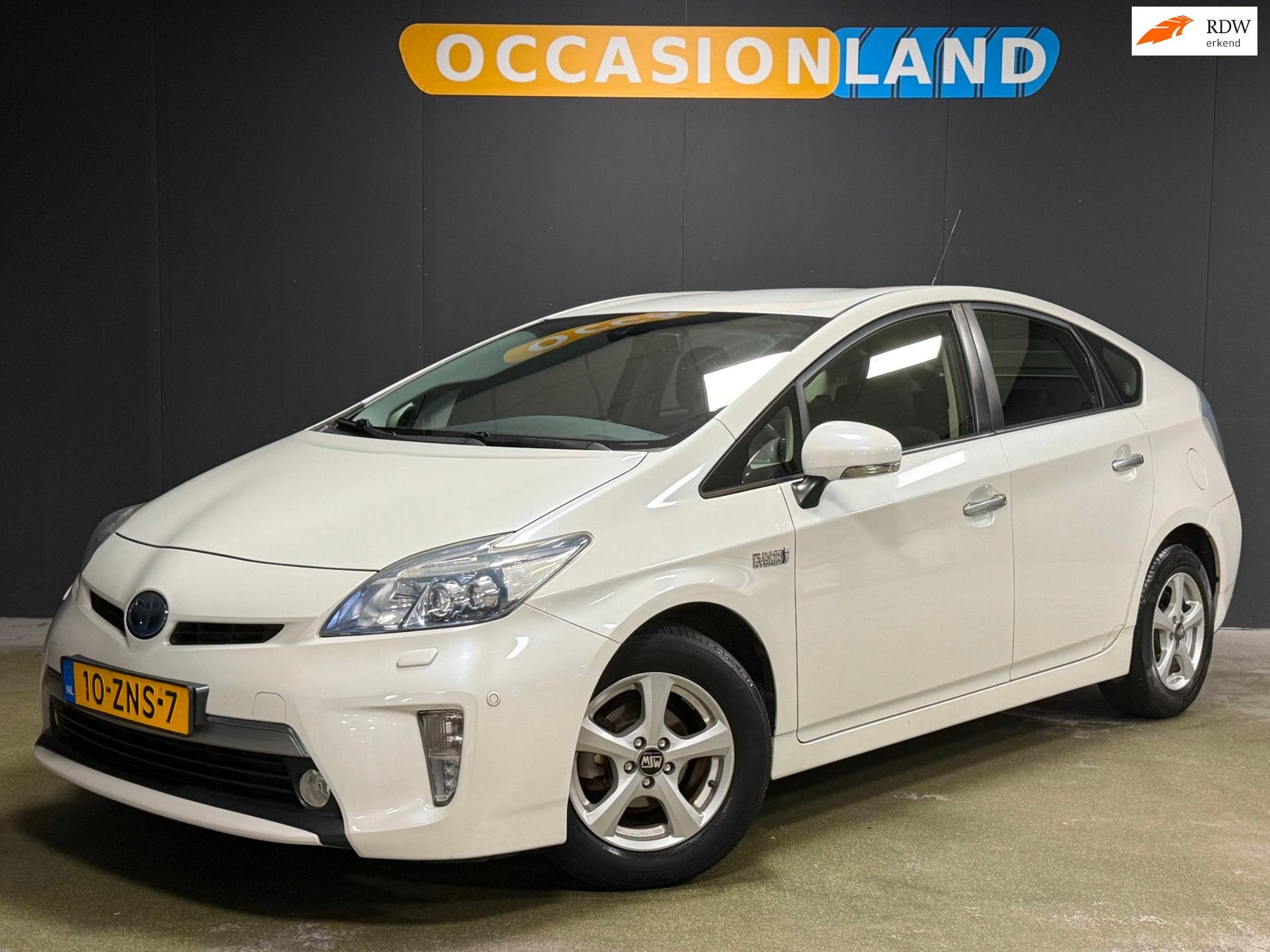 Toyota Prius 1.8 Plug-in Executive Business|JBL|CAMERA|HUD|S, Auto's, Euro 5, Gebruikt, Zwart, Wit