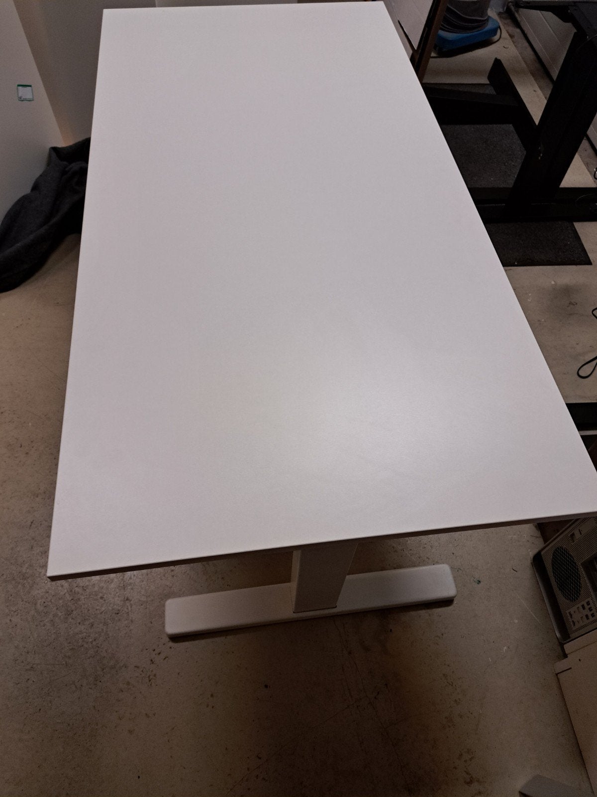 Elektrisch in hoogte verstelbaar zit/sta bureau 160x80 wit, Ophalen, In hoogte verstelbaar, Zo goed als nieuw