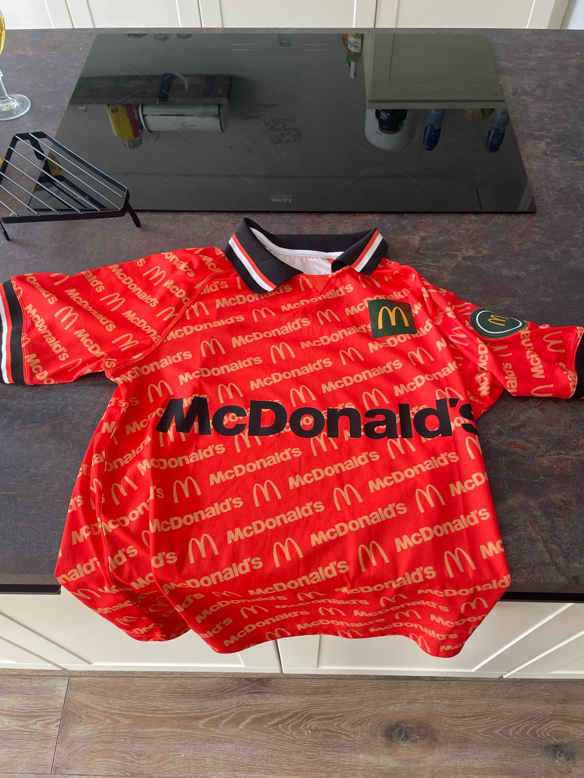 McDonald's Voetbalshirt - Maat S, Kleding | Heren, T-shirts, Zo goed als nieuw, Maat 46 (S) of kleiner, Rood, Ophalen