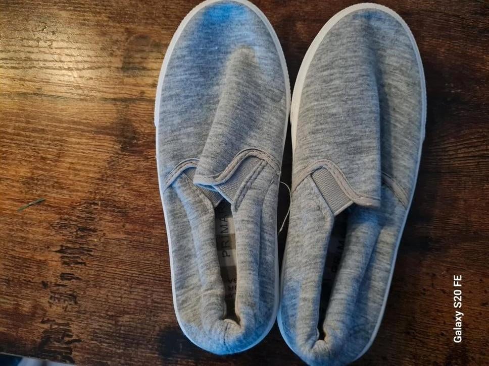 Zomer grijze schoenen maat 34 €2, Kinderen en Baby's, Kinderkleding | Schoenen en Sokken, Schoenen, Ophalen of Verzenden, Zo goed als nieuw