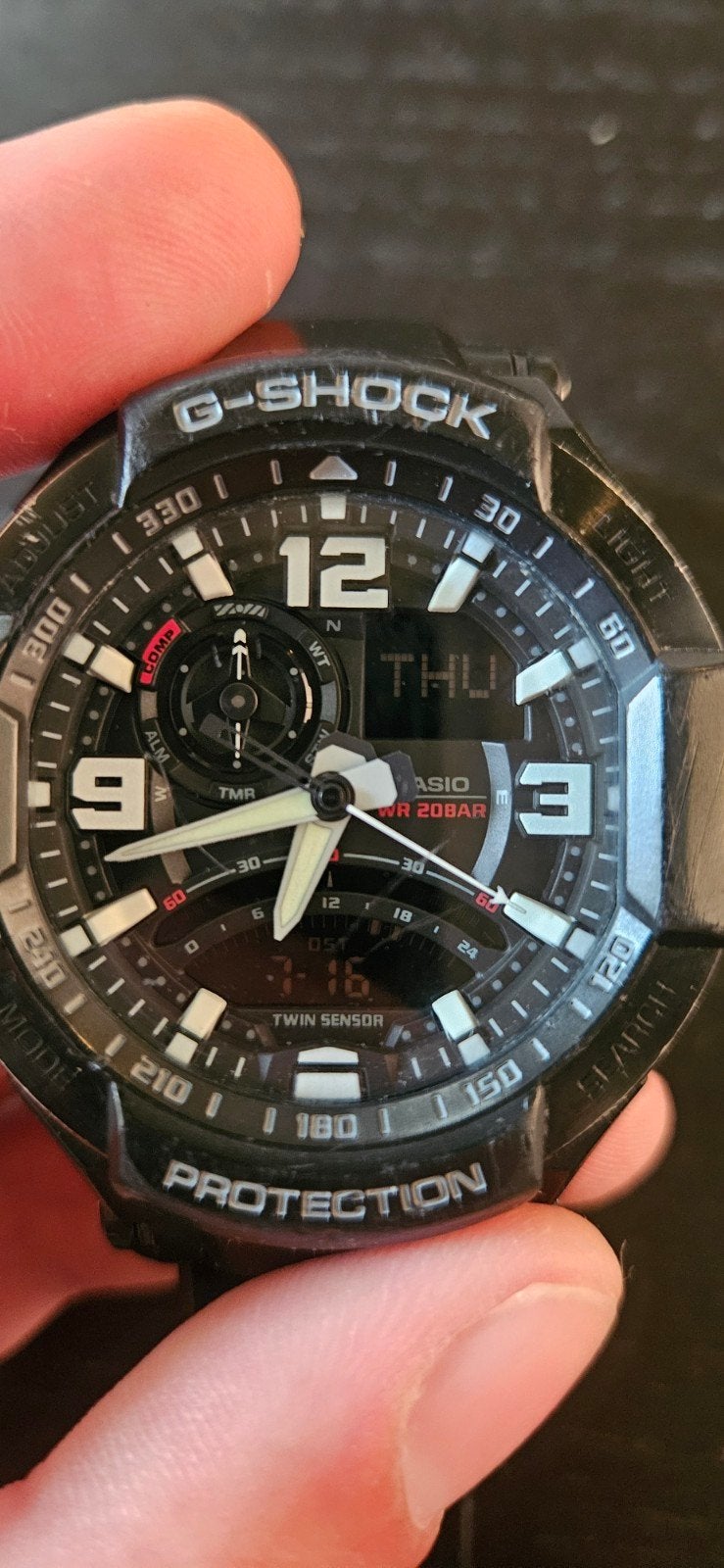 G-Shock GA-1000 Rood/Zwart met Schakelband, Sieraden, Tassen en Uiterlijk, Horloges | Heren, Gebruikt, Polshorloge, Overige materialen