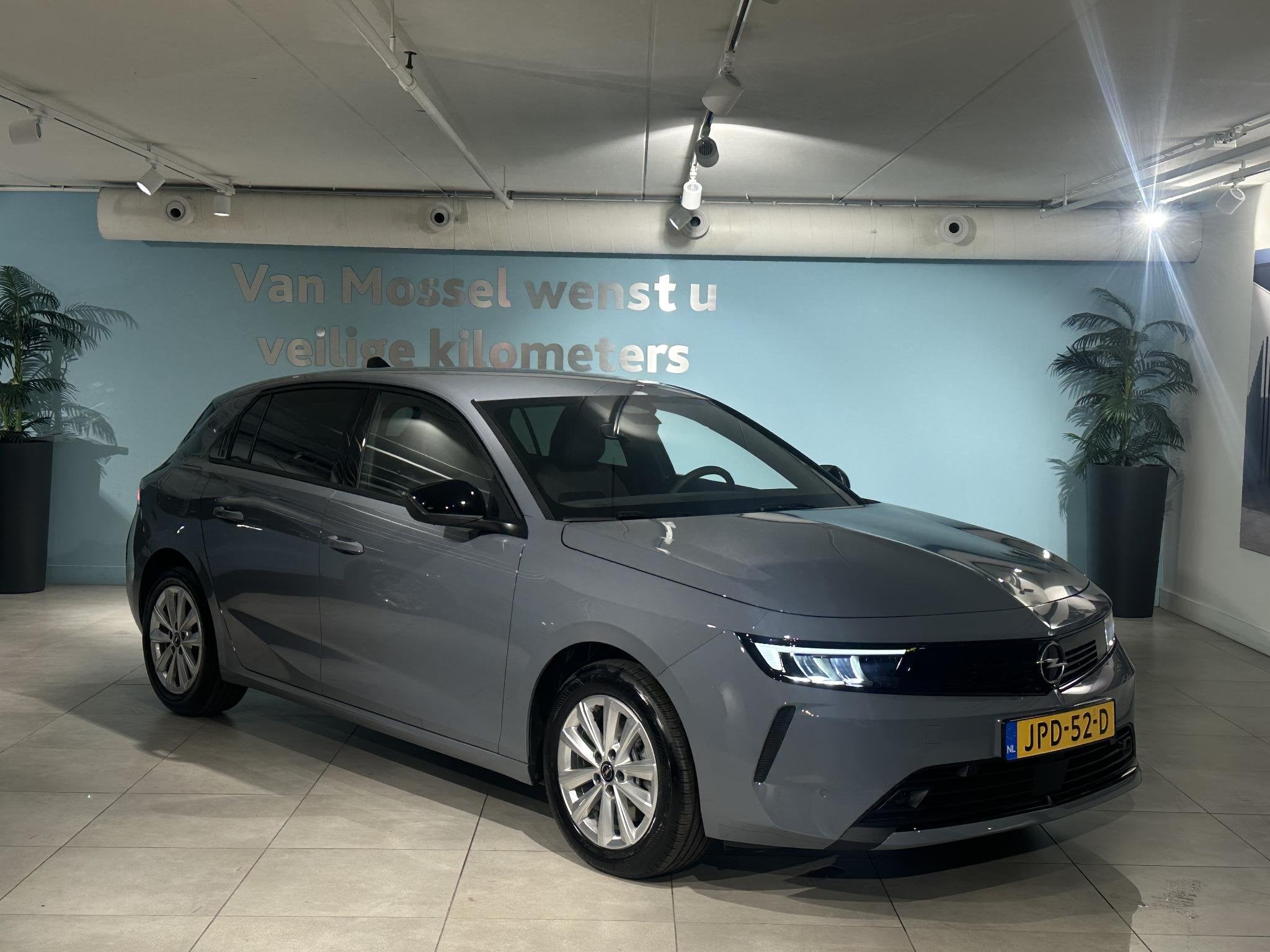 Opel Astra 1.2 Turbo Hybrid Business Edition, Stof, Gebruikt, Euro 6, 1199 cc
