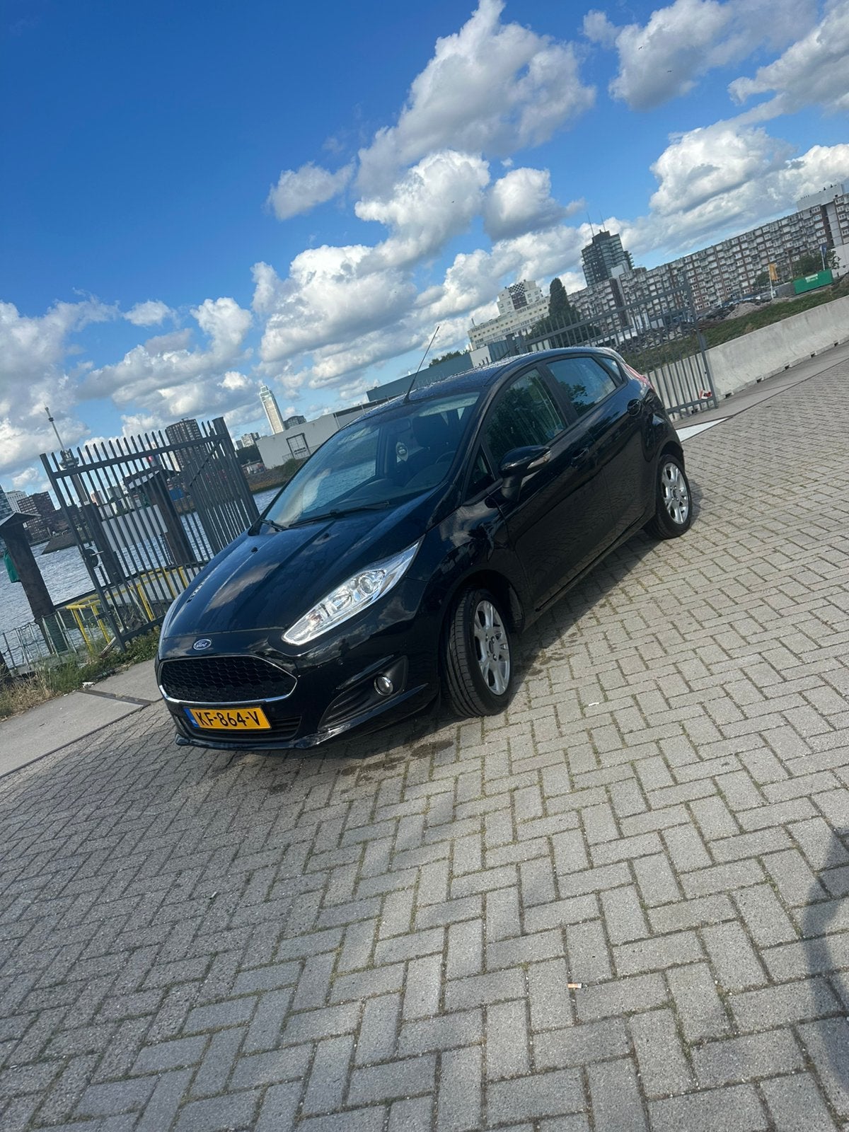 Ford Fiësta start-stop sync edition2016 1.0 59KW/80PK 5D, Auto's, Voorwielaandrijving, Stof, 40 €/maand, Zwart