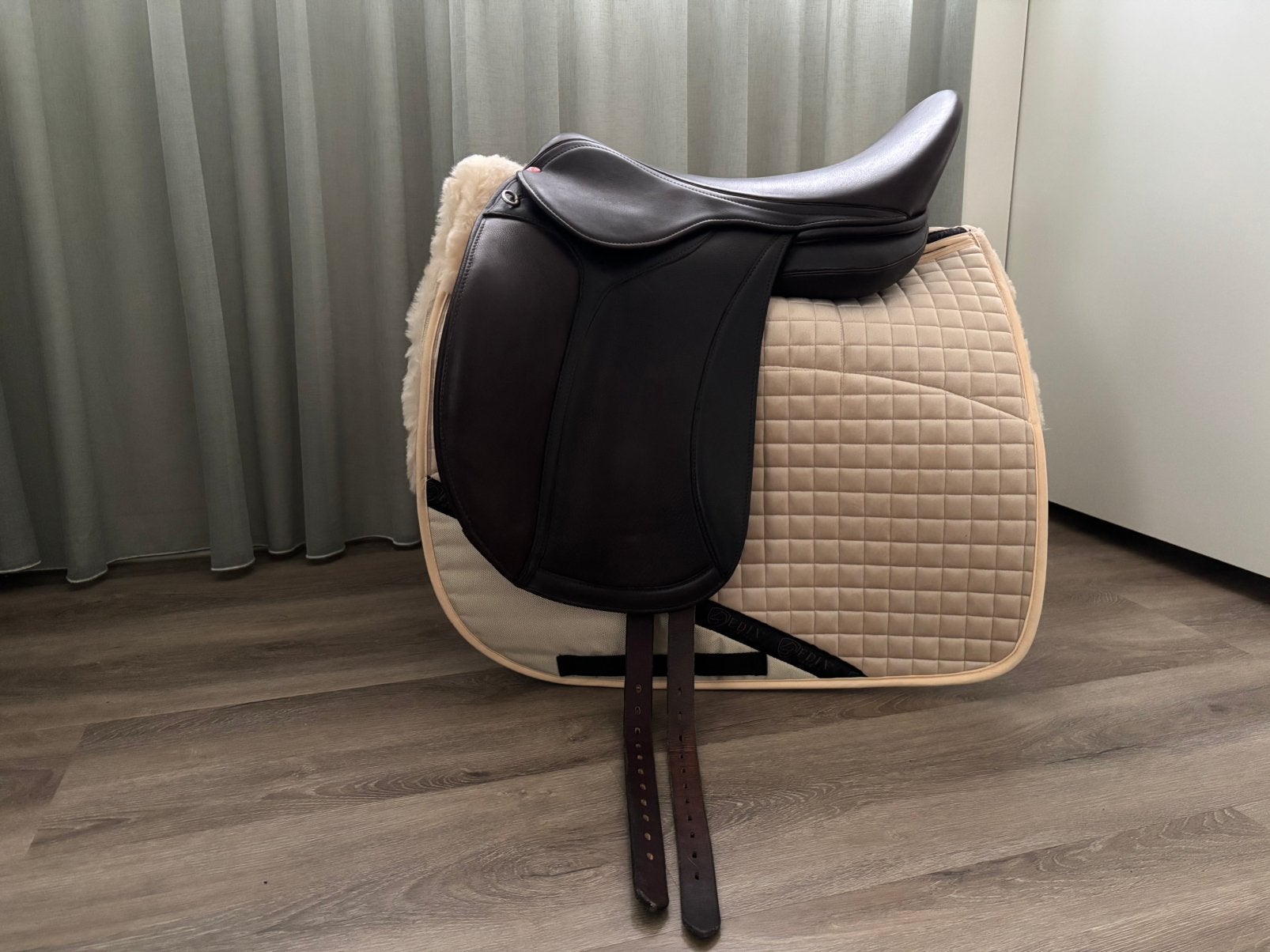 Edix Tudor 18” bruin dressuurzadel, Ophalen, Zo goed als nieuw, Dressuur