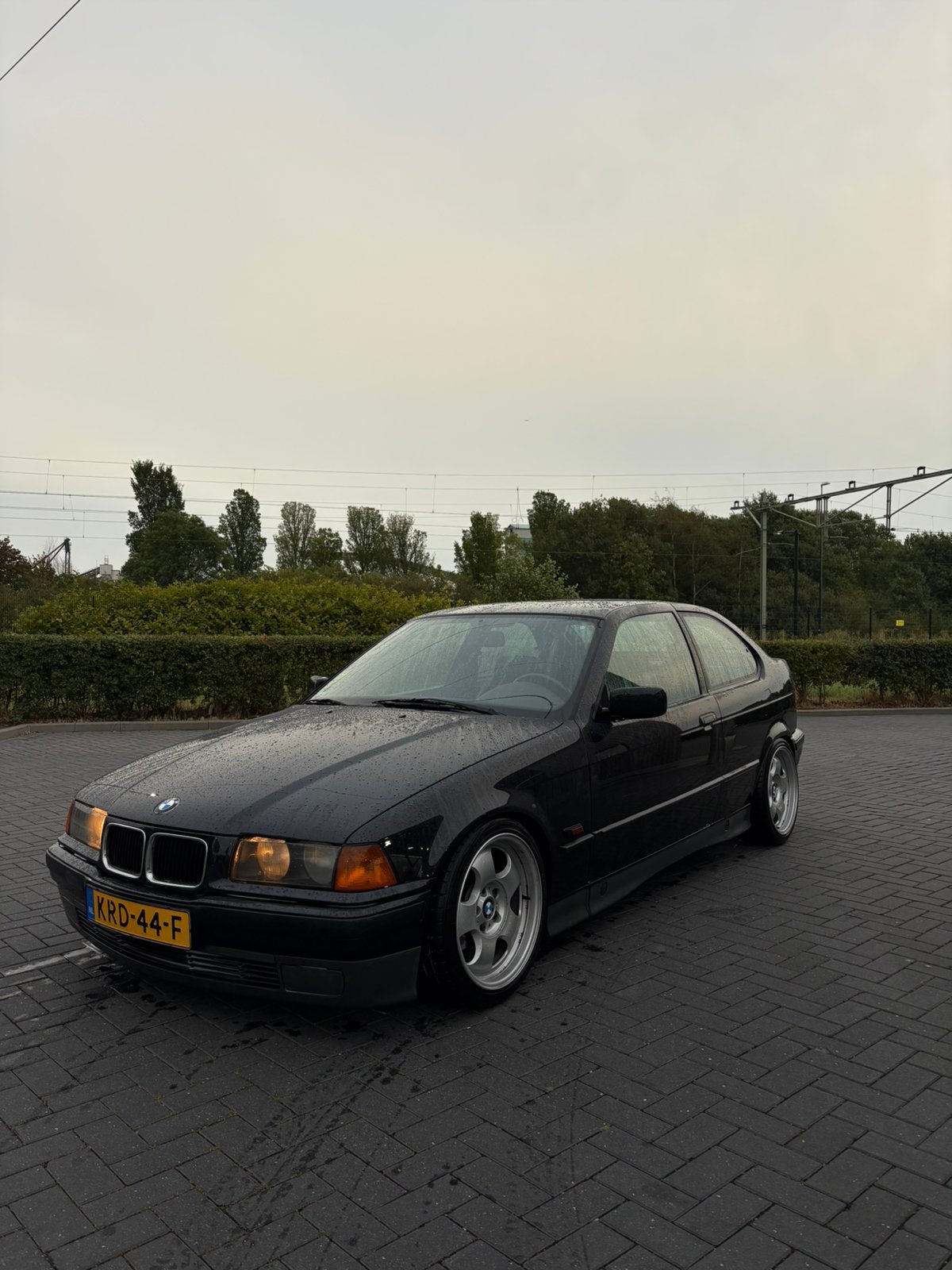 BMW E36 318TI Compact - Handgeschakeld / 2 jaar apk, Auto's, BMW, 1375 kg, 687 kg, Zwart, 1895 cc