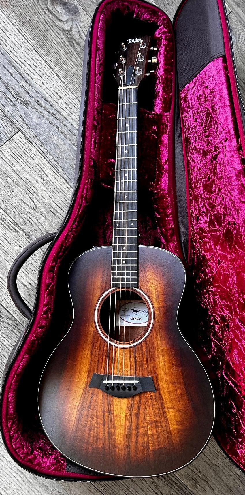 Taylor GS Mini-e Koa Plus — ES2 — incl. originele Taylor bag, Ophalen, Zo goed als nieuw, Western- of Steelstringgitaar