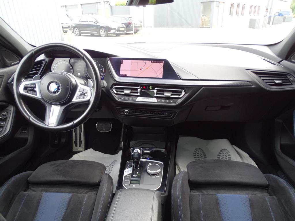 BMW 1-serie M135i xDrive High Executive PANORAMADAK|HARMAN/K, 1998 cc, Gebruikt, 4 cilinders, Leder