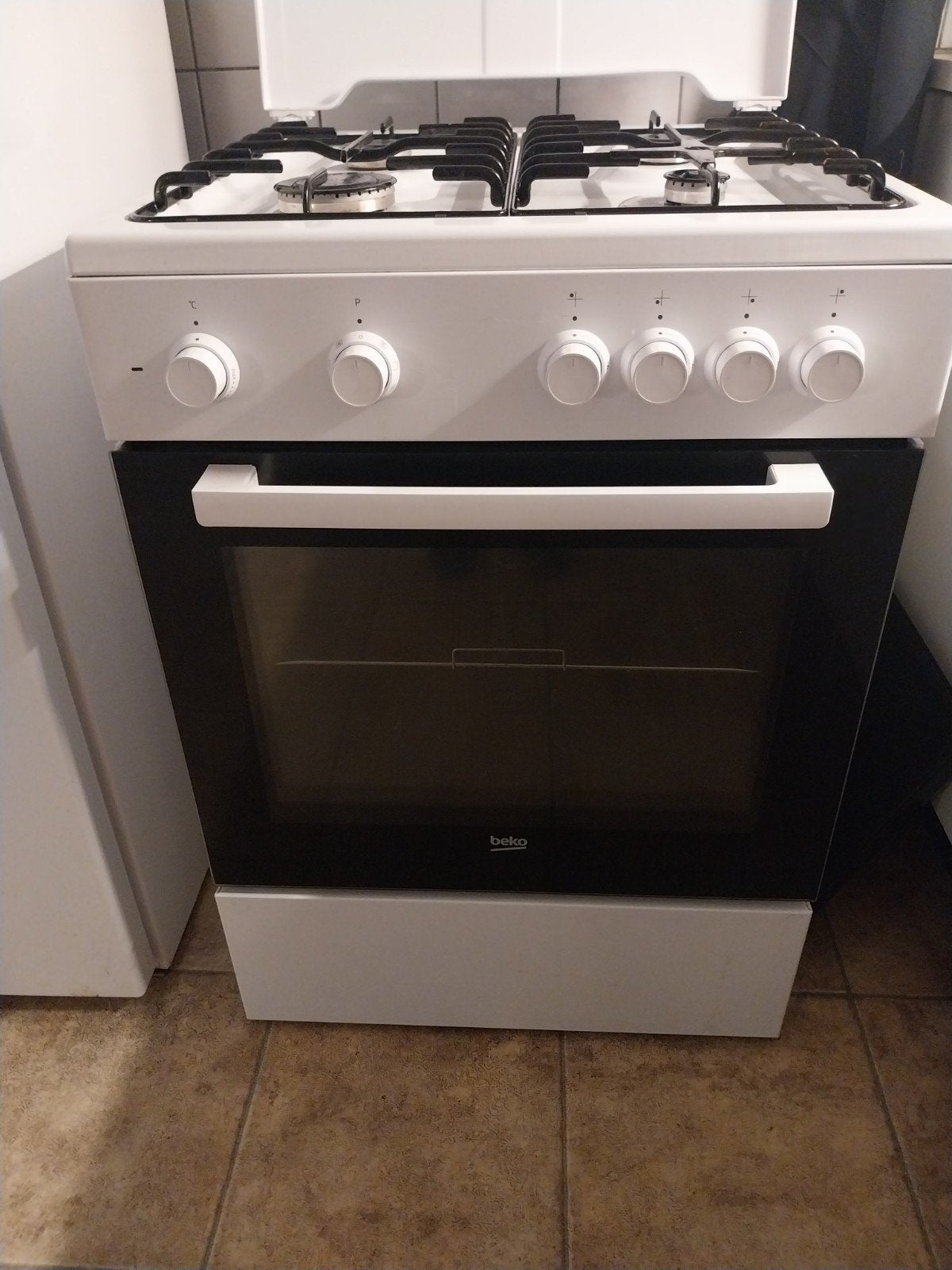 Beko Vrijstaand Gasfornuis met Oven - Wit, 60 cm of meer, Zo goed als nieuw, Gas, Vrijstaand