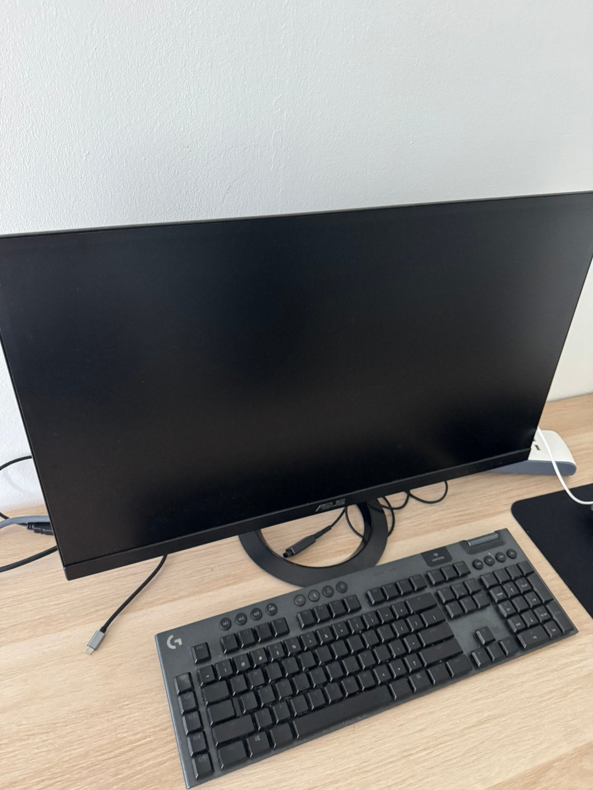 Moving Sale: Desk Chair, Side Table, Lamp, Monitor, Ophalen, IPS, Full HD, Zo goed als nieuw