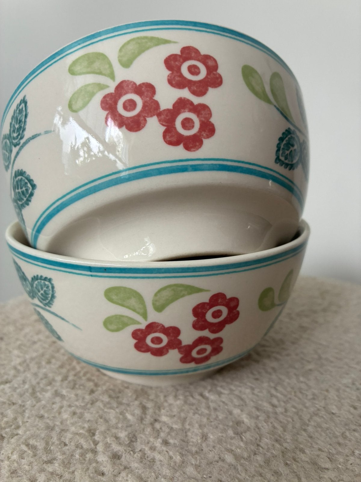 Johnson Brothers engels servies twee kommen Meadow Daisy, Overige merken, Ophalen of Verzenden, Zo goed als nieuw, Kom(men)