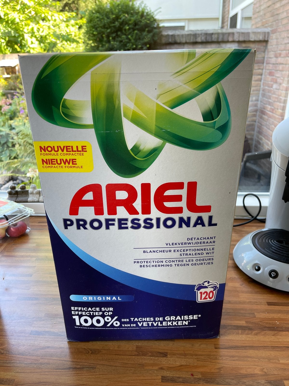 Ariel Professional en Omo Professional waspoeder, Ophalen, Schoonmaakmiddel