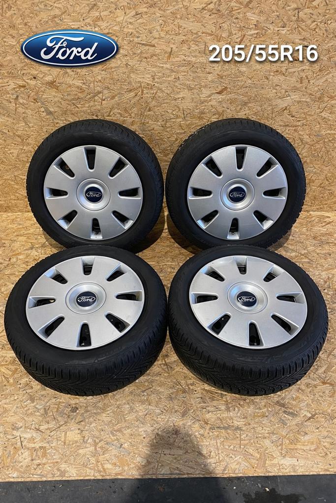 4x Ford velgen met winterbanden 205/55 R16 – Pirelli, Auto-onderdelen, Banden en Velgen, Banden en Velgen, Winterbanden, 16 inch