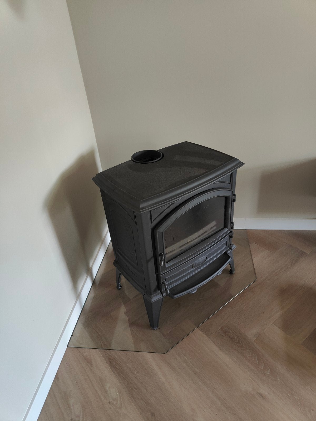 Gereviseerde Dovre 640CB houtkachel met glazen vloerplaat, Ophalen, Zo goed als nieuw, Vrijstaande haard, Houthaard