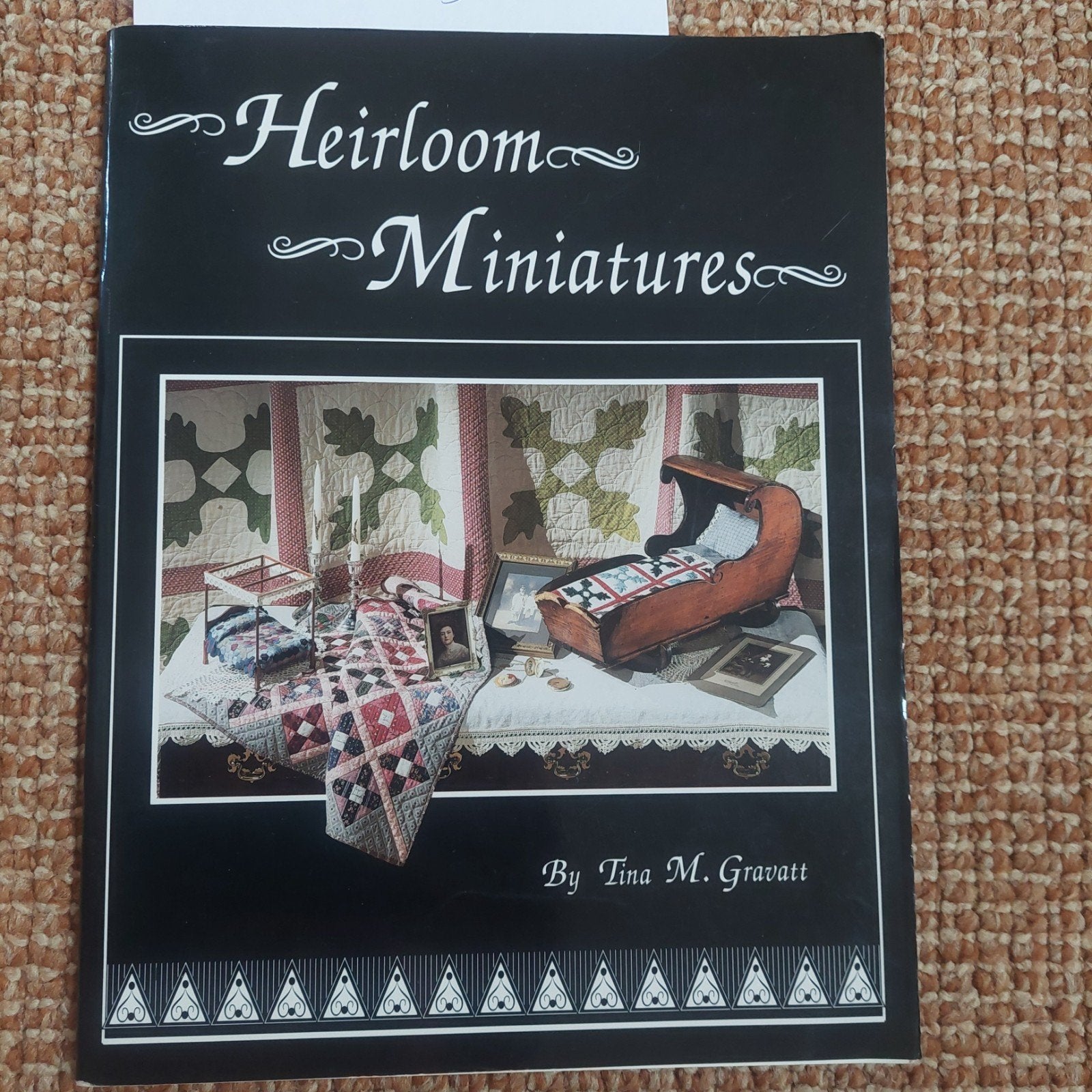heirloom miniatures boek over mini patchwork, Verzamelen, Poppenhuizen en Toebehoren, Ophalen of Verzenden, Poppenhuis