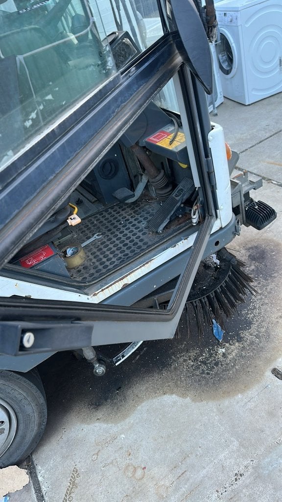 Straatveegmachine op gas, Ophalen