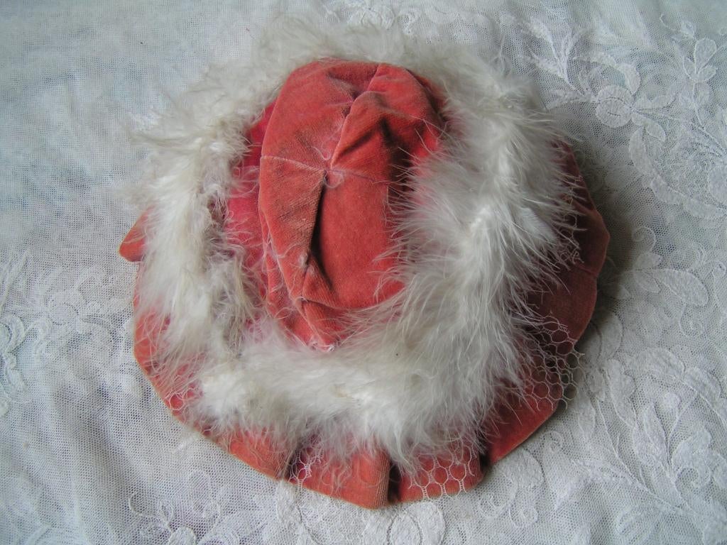 fluwelen poppenhoedje met maraboe nr YY 366, Verzenden, Kleertjes