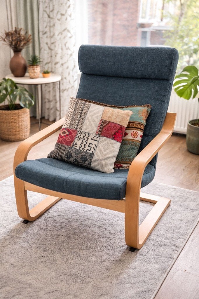 IKEA POÄNG Fauteuil (chair) - Zeer Goede Staat, Huis en Inrichting, Fauteuils, Ophalen, Gebruikt, Minder dan 75 cm, Fauteuil – Blauwe Kussen
