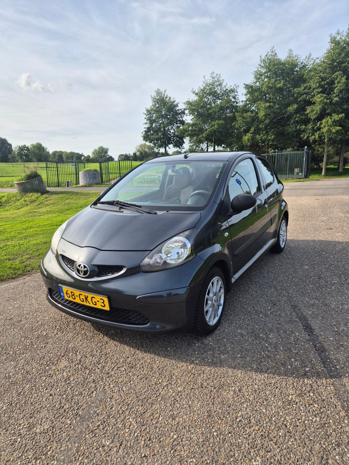 Toyota Aygo 1.0 12V Vvt-i 3DRS MMT 2008 Grijs, Voorwielaandrijving, 4 stoelen, 68 pk, Origineel Nederlands