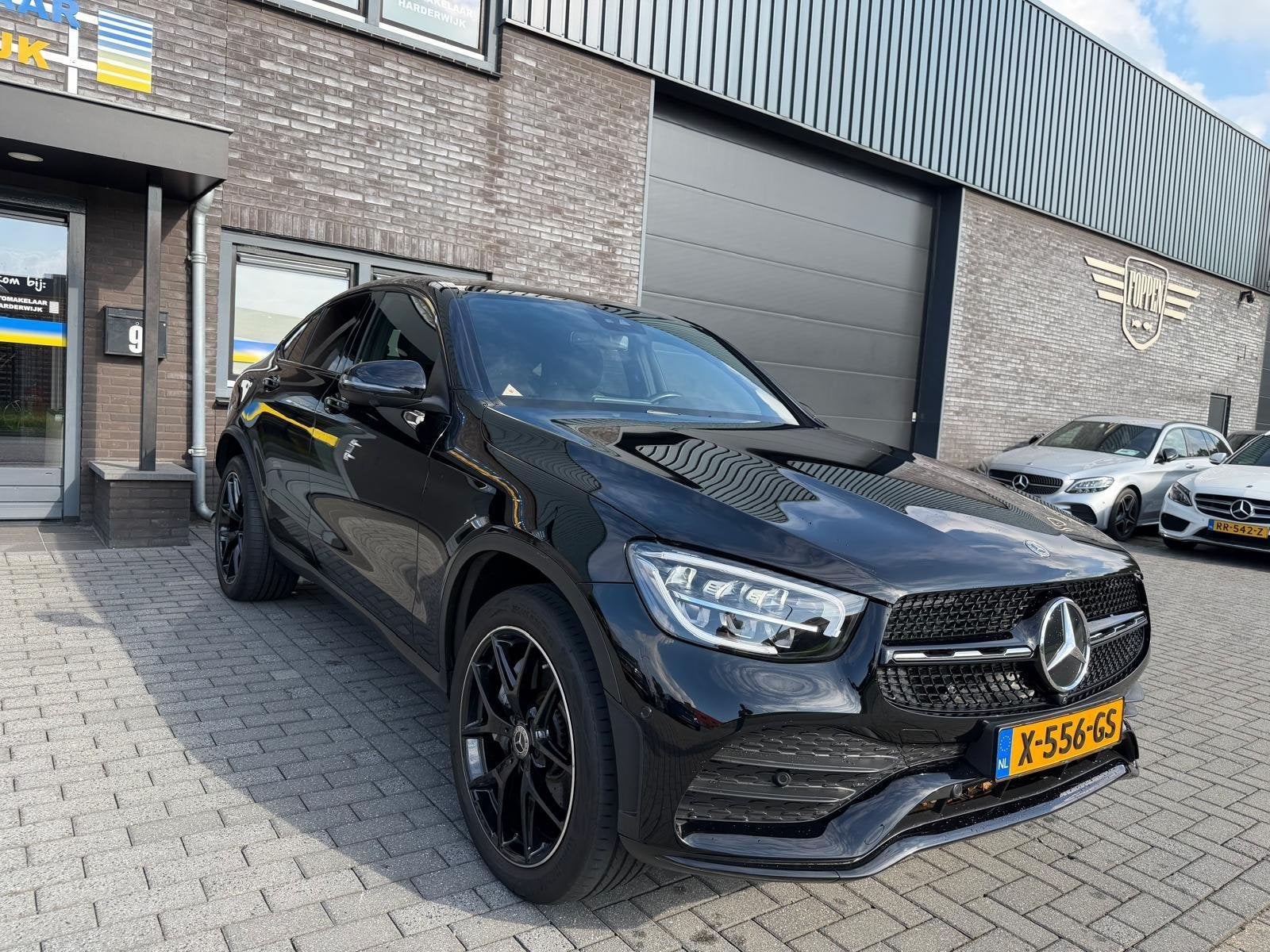 Foto 3 van Mercedes-Benz GLC-klasse Coupé 300e 4MATIC Premium | 1E EIG