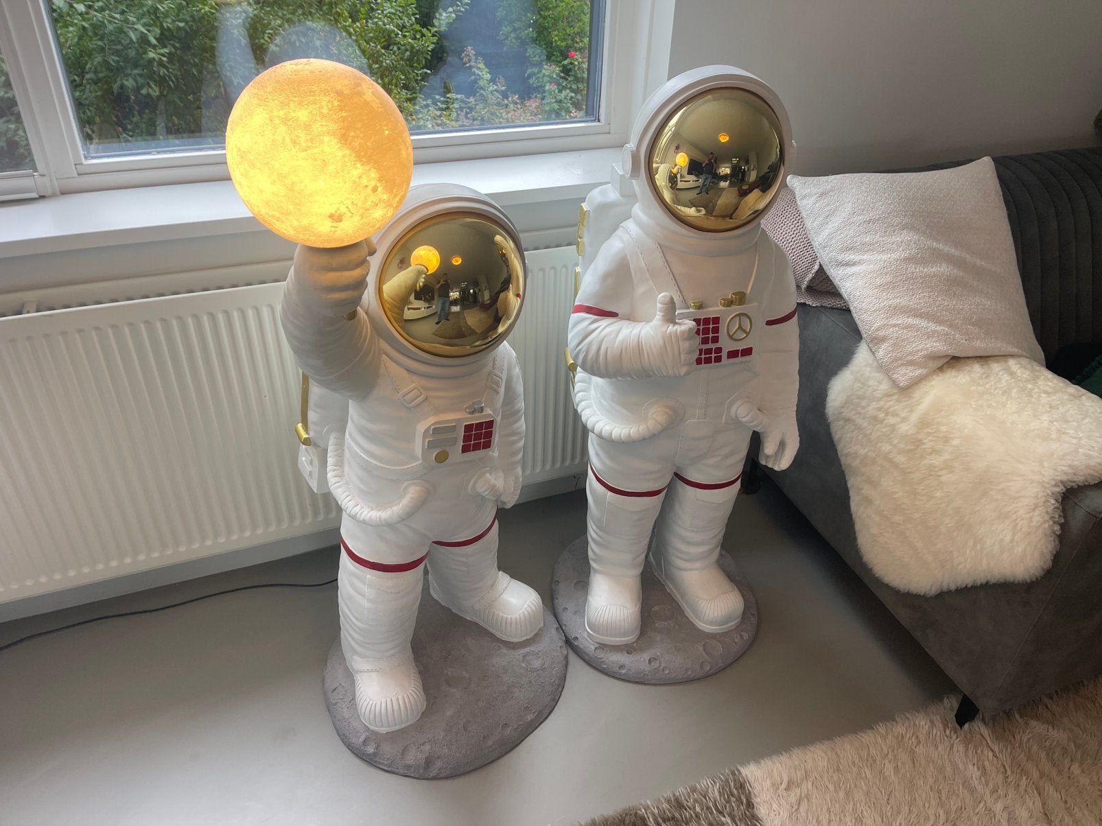 2 Astronautbeelden, met maanlamp, Ophalen, Beeld, Kunststof