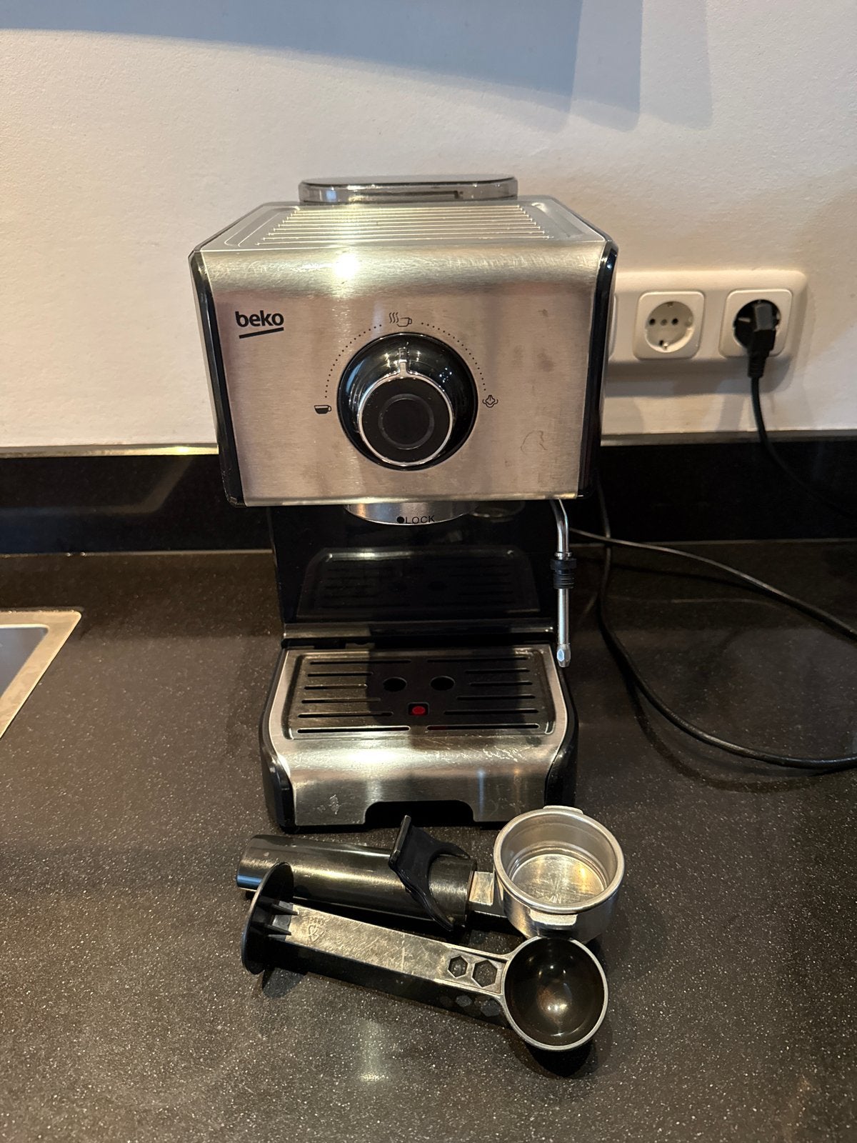 Beko CEP5152B Espresso Machine - Defect voor de handige, Witgoed en Apparatuur, Koffiezetapparaten, Ophalen, Afneembaar waterreservoir