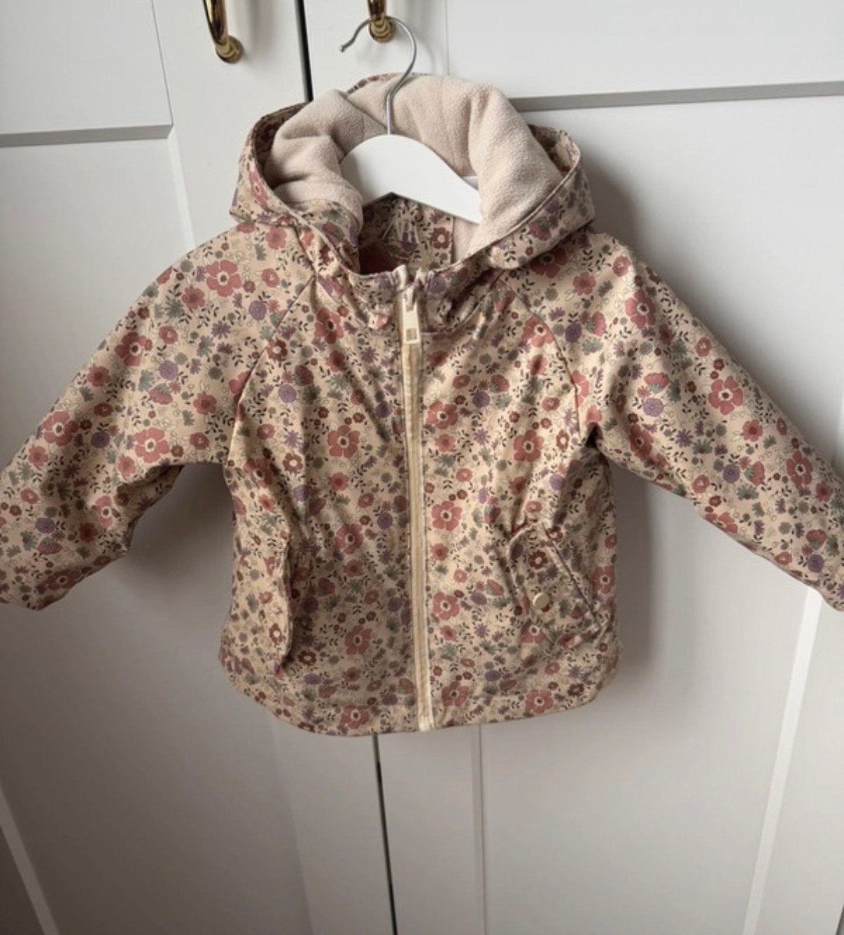 Zara Regenjasje met bloemenprint - Maat 86, Ophalen of Verzenden, Zo goed als nieuw, Jongetje of Meisje, Jasje