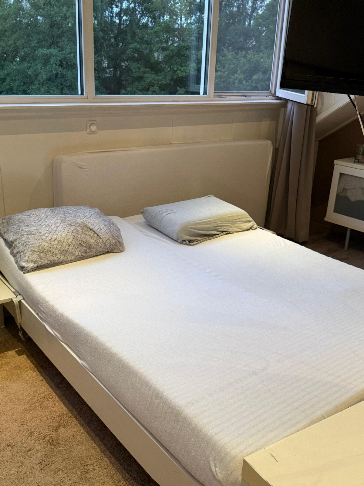 Tweepersoons M-Line bed 160x200, electr. verstelbare bodems, Ophalen, Gebruikt, Wit, Tweepersoons