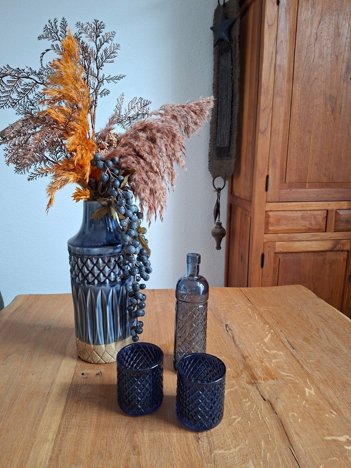 vaas met kunstbloemen, Ophalen