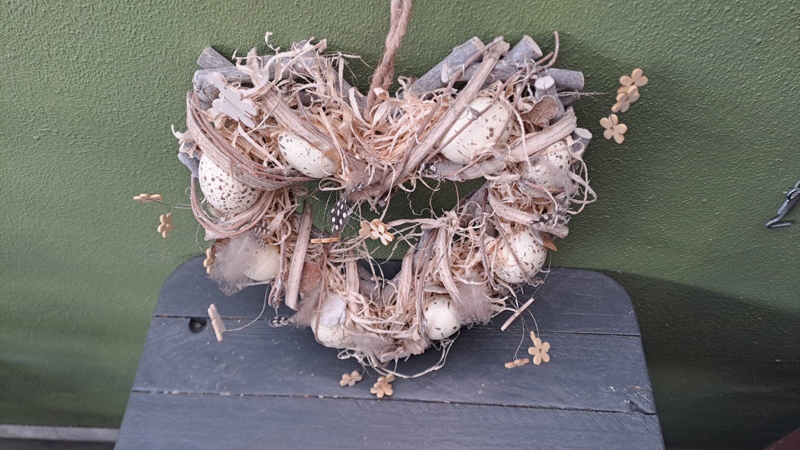 Hartvormige krans met Eieren en Natuurlijke Materialen, Beige, Onbekend, Ophalen of Verzenden, Natuurlijk materiaal