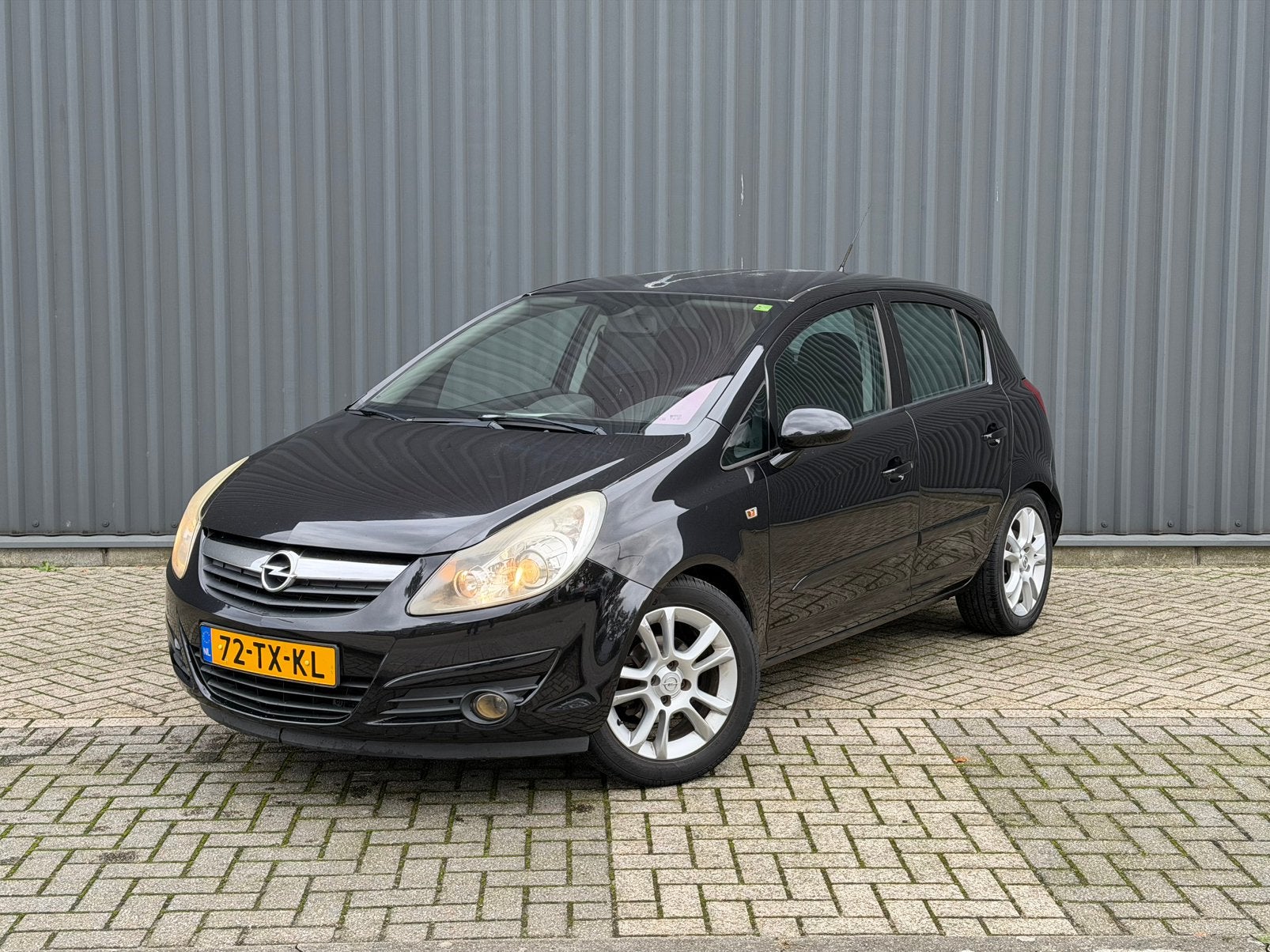 Opel Corsa 1.4 16V 5D WR Zwart Fietsdrager, Auto's, Voorwielaandrijving, 1063 kg, 4 cilinders, Origineel Nederlands
