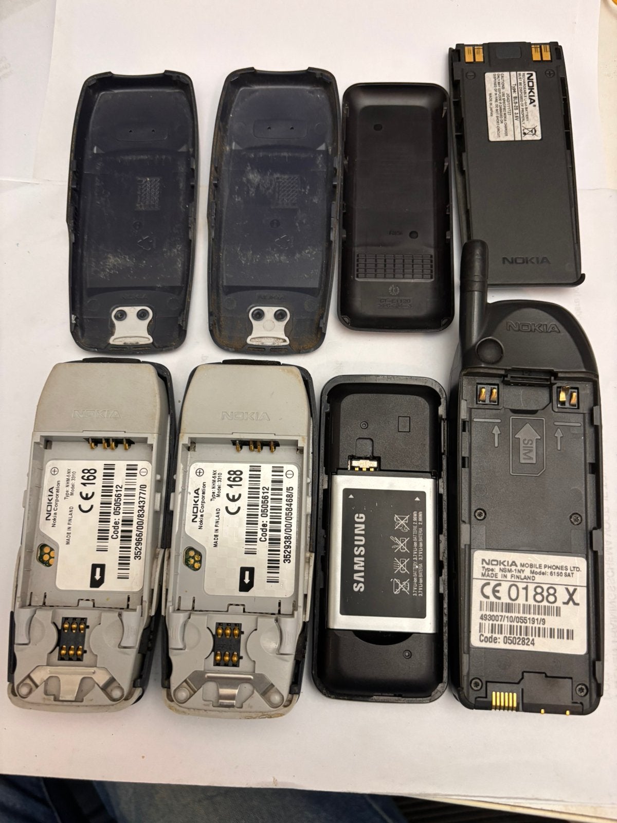 4 retro telefoons Nokia 2x3310+6150+Sams.e1120, Gebruikt, Geen camera, Zwart, Fysiek toetsenbord