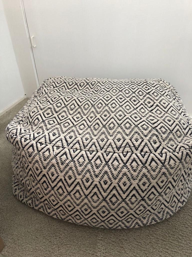 Karwei poef zwart wit, Ophalen, Gebruikt, Vierkant, 75 tot 100 cm
