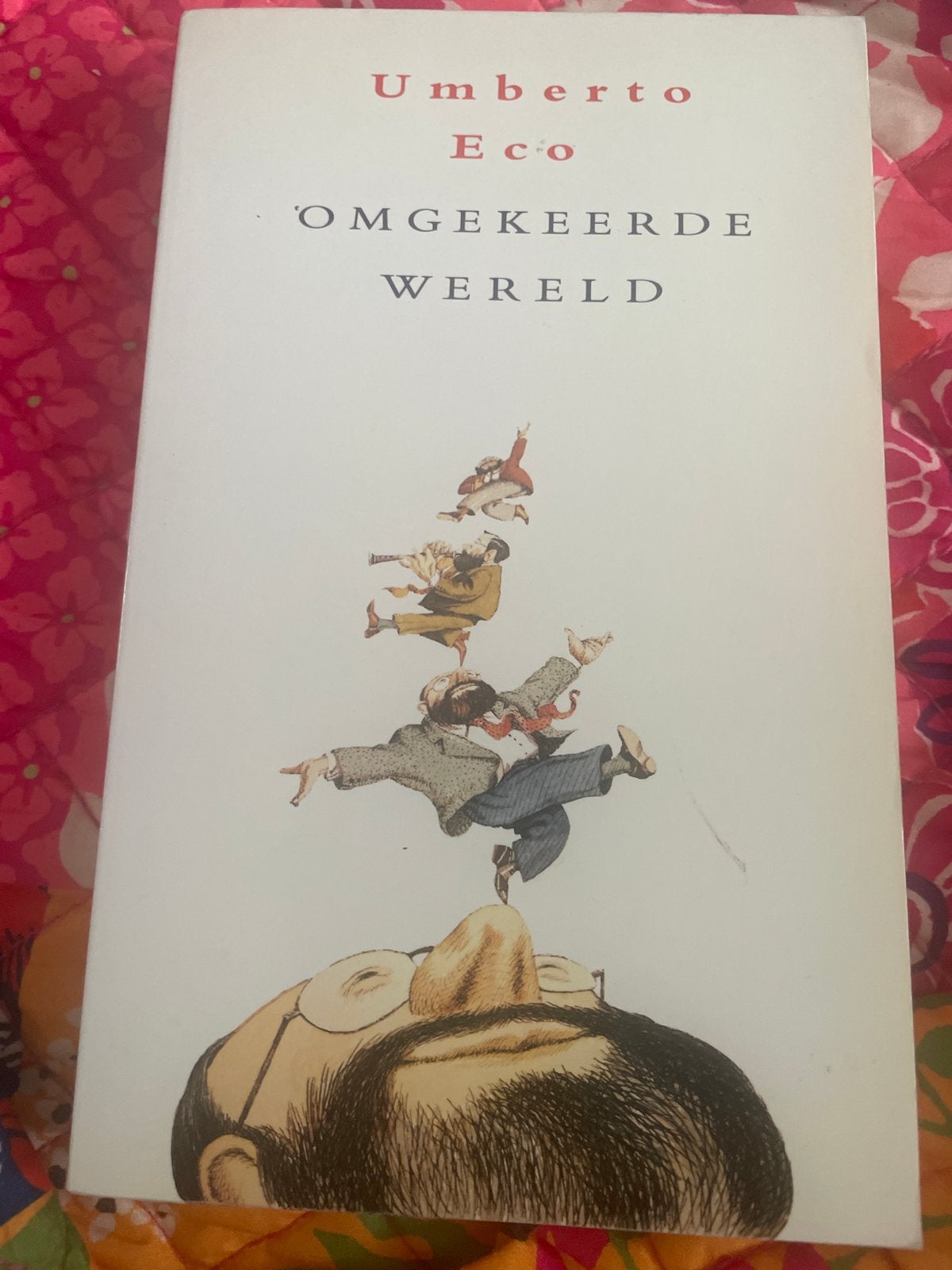 Umberto Eco - Omgekeerde Wereld, Boeken, Literatuur, Zo goed als nieuw, Europa overig, Ophalen of Verzenden