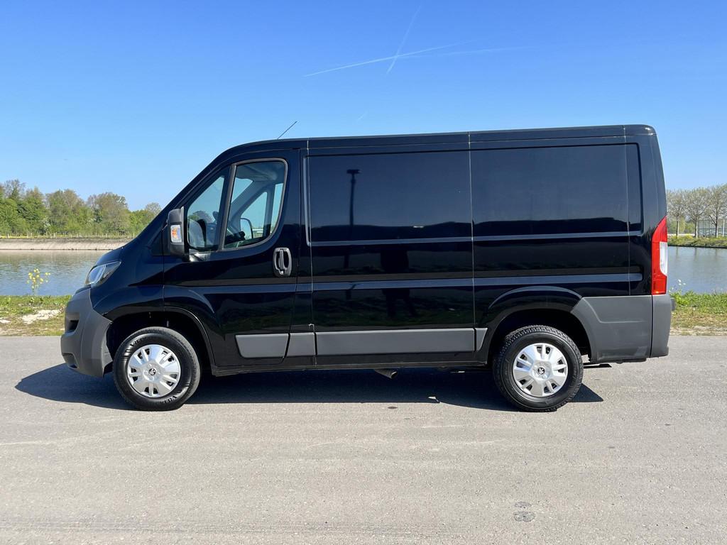 Peugeot Boxer 330 2.0 BlueHDI L1H1 Premium Pack Airco, camer, Voorwielaandrijving, Stof, Gebruikt, 4 cilinders