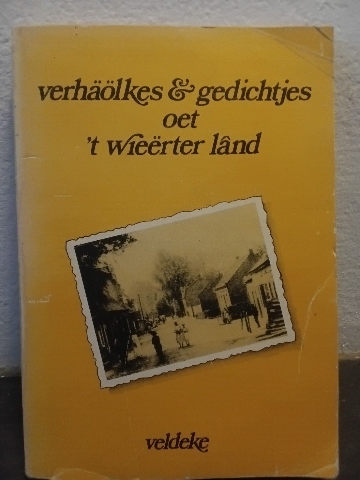 Verhaolkes & gedichtjes oet 't wieerterland  1973  200 pag., Gelezen, 19e eeuw, Ophalen of Verzenden, Veldeke